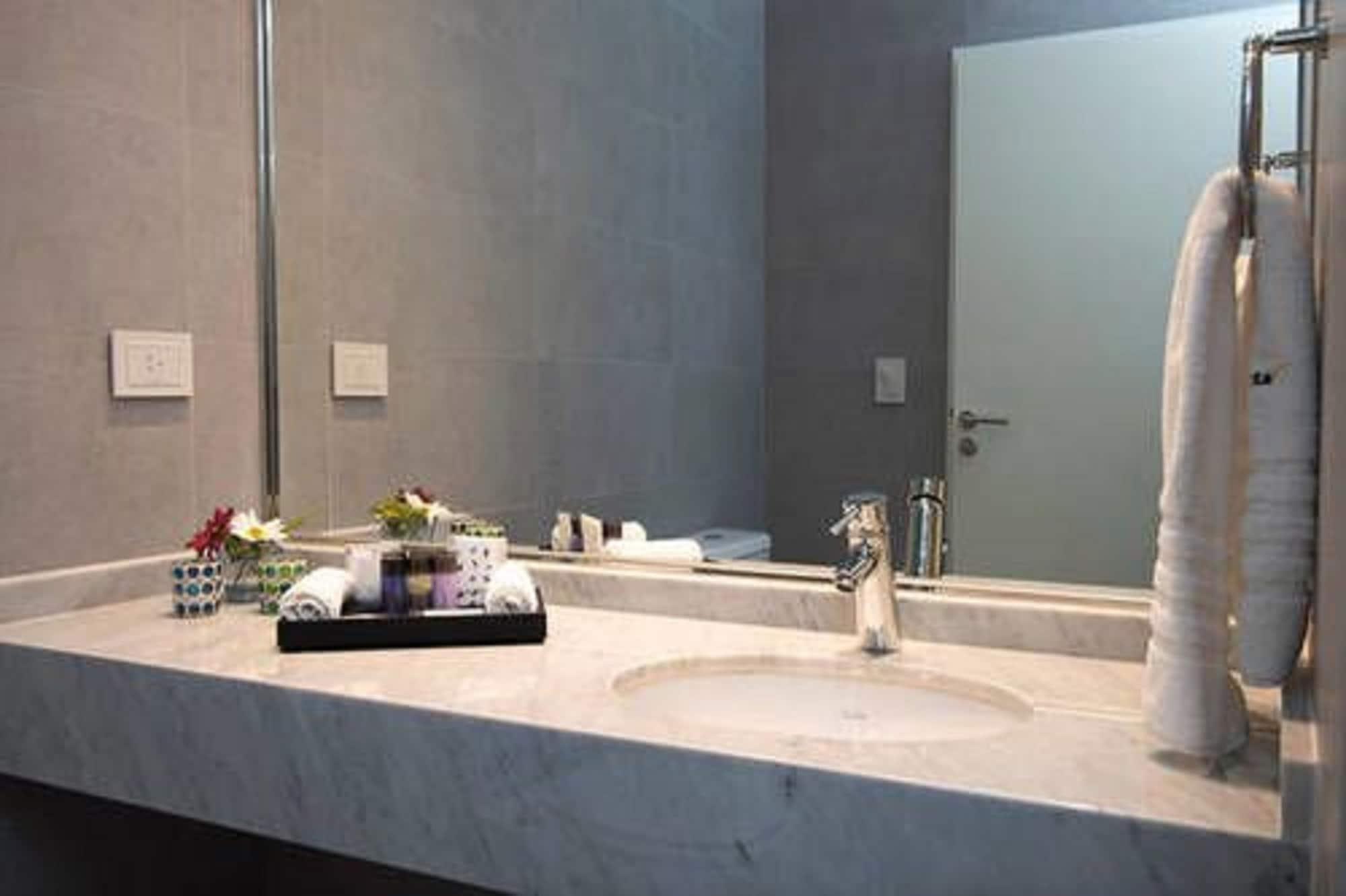 Arc Arenales Studios & Suites Buenos Aires Exteriör bild